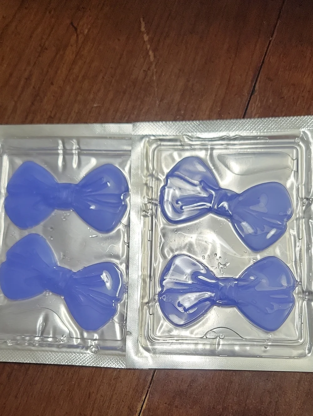 Under eye gel pads bow ties